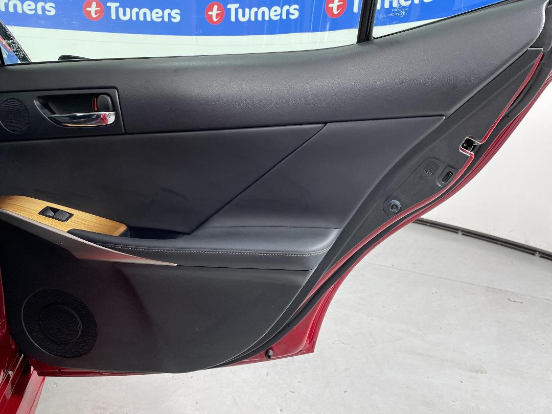 Photo '19' of Lexus IS300H Photo '19' of Lexus IS300H