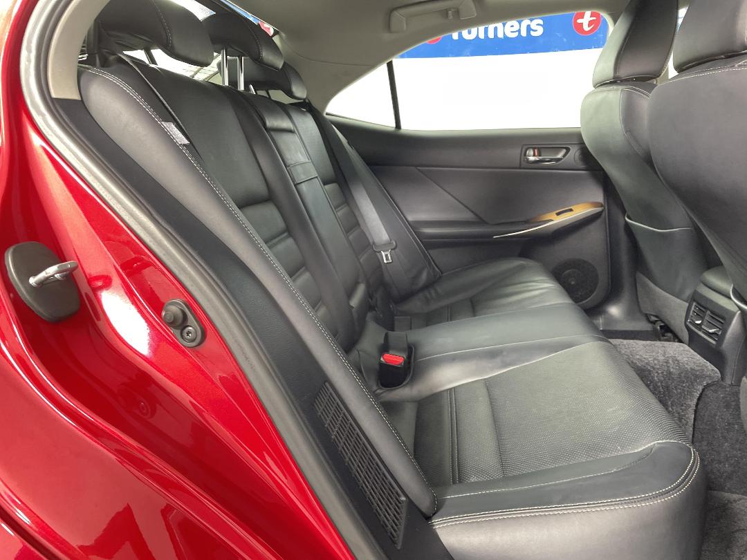 Photo '20' of Lexus IS300H Photo '20' of Lexus IS300H