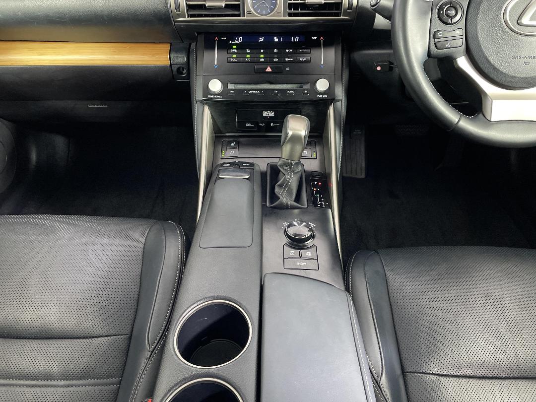 Photo '18' of Lexus IS300H Photo '18' of Lexus IS300H