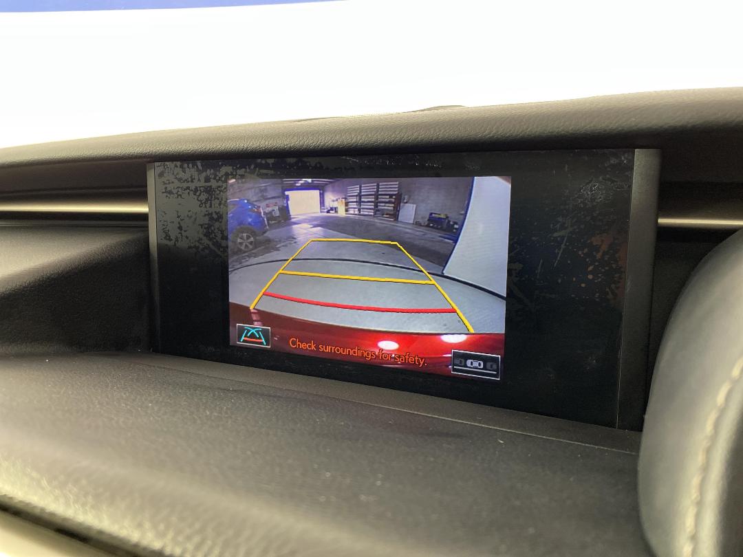 Photo '32' of Lexus IS300H Photo '32' of Lexus IS300H