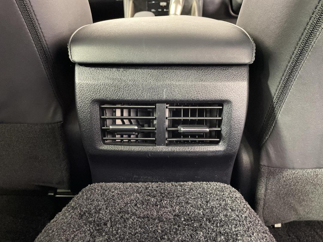 Photo '40' of Lexus IS300H Photo '40' of Lexus IS300H