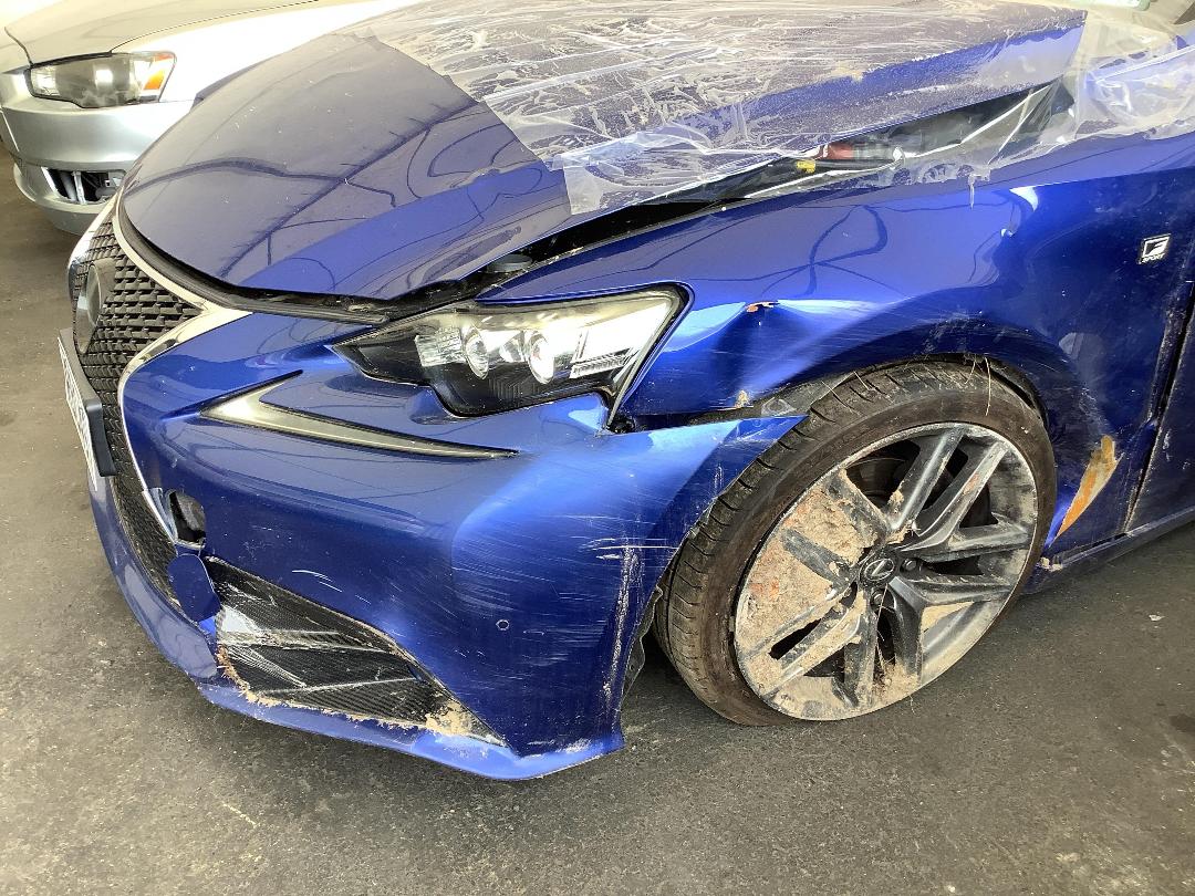 Photo '2' of Lexus IS300H