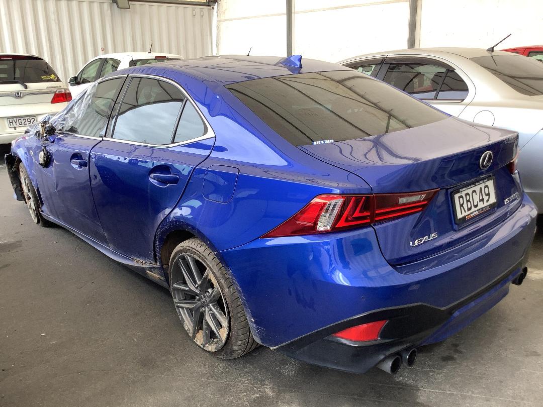 Photo '10' of Lexus IS300H