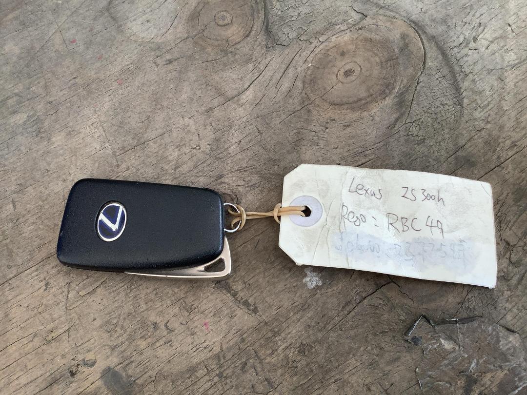 Photo '18' of Lexus IS300H