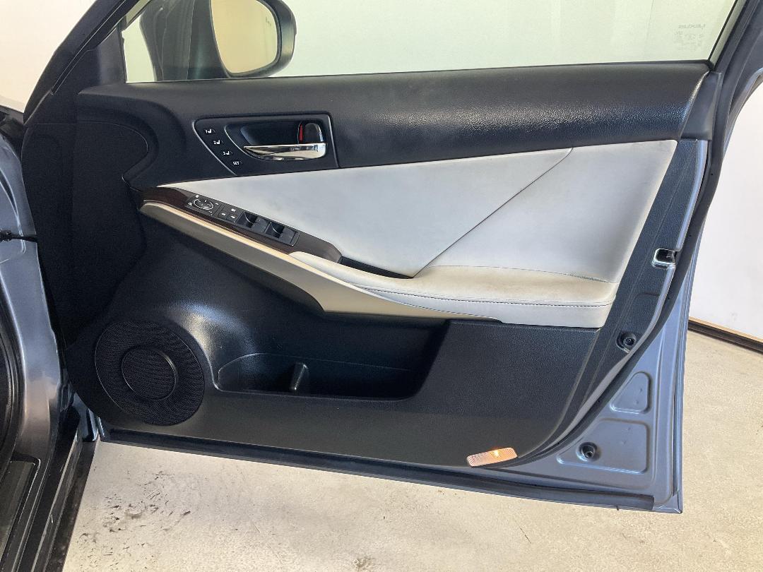 Photo '15' of Lexus IS350