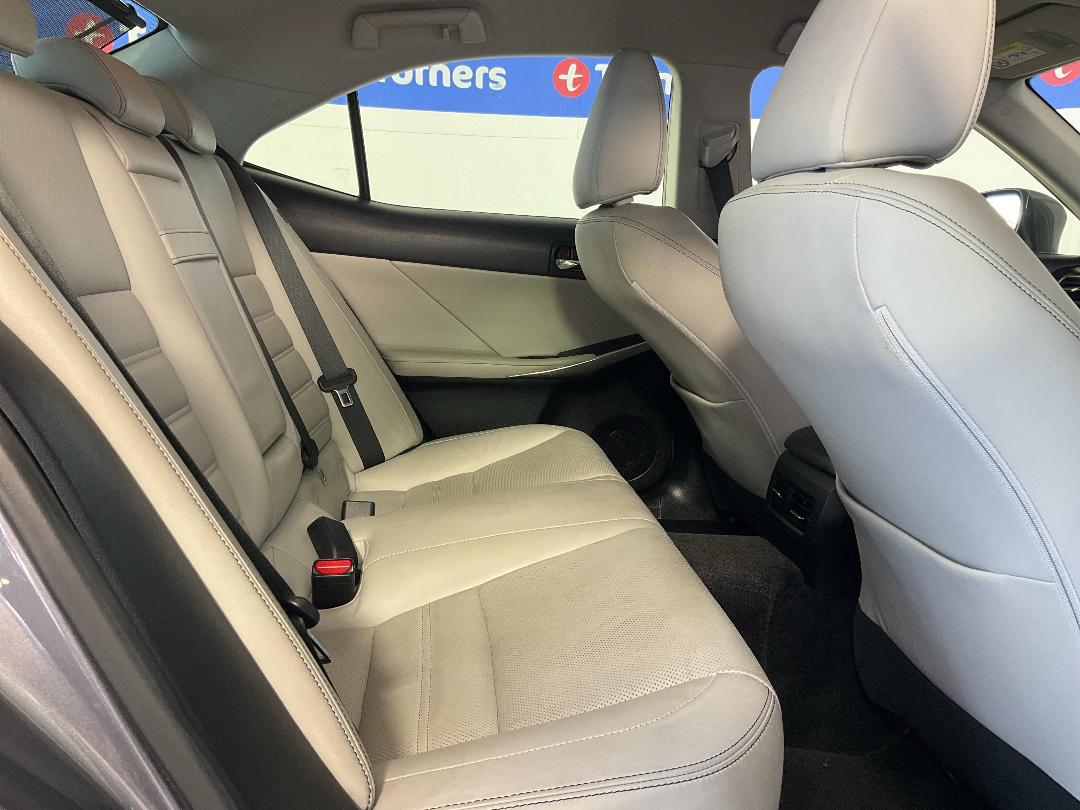 Photo '20' of Lexus IS350