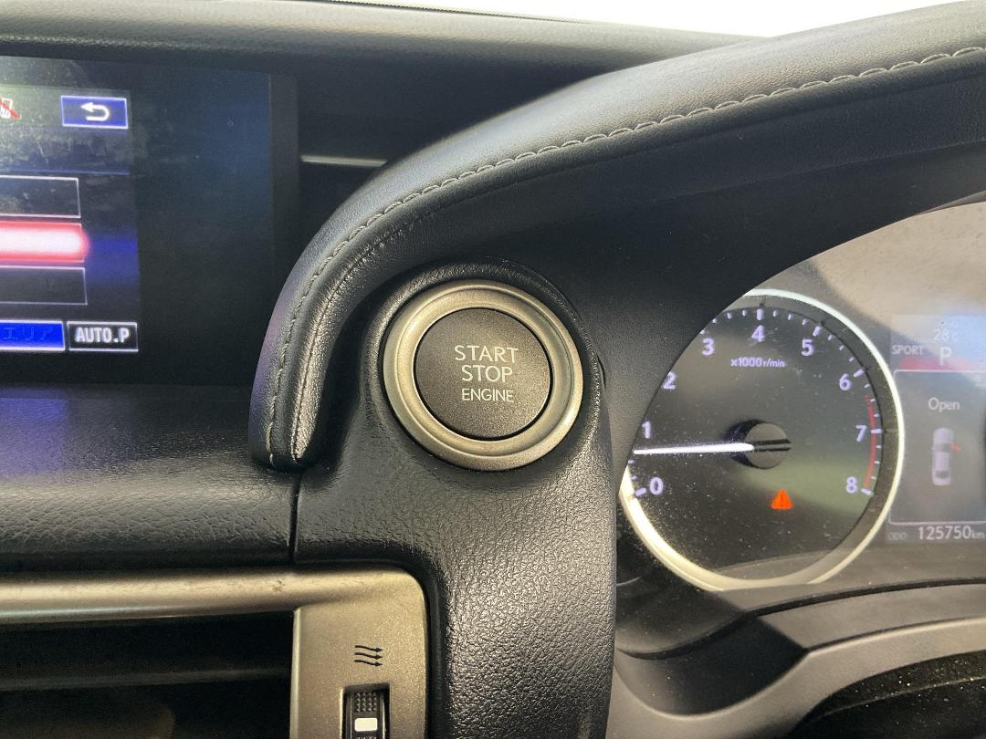 Photo '28' of Lexus IS350