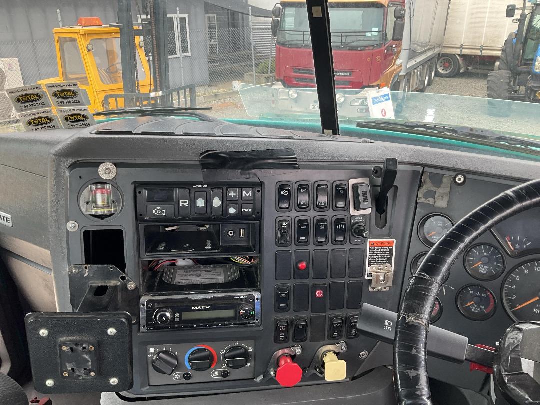 Photo '13' of Mack Granite CMMT 6X4 Tractor Unit