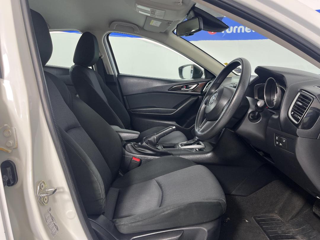 Photo '16' of Mazda 3