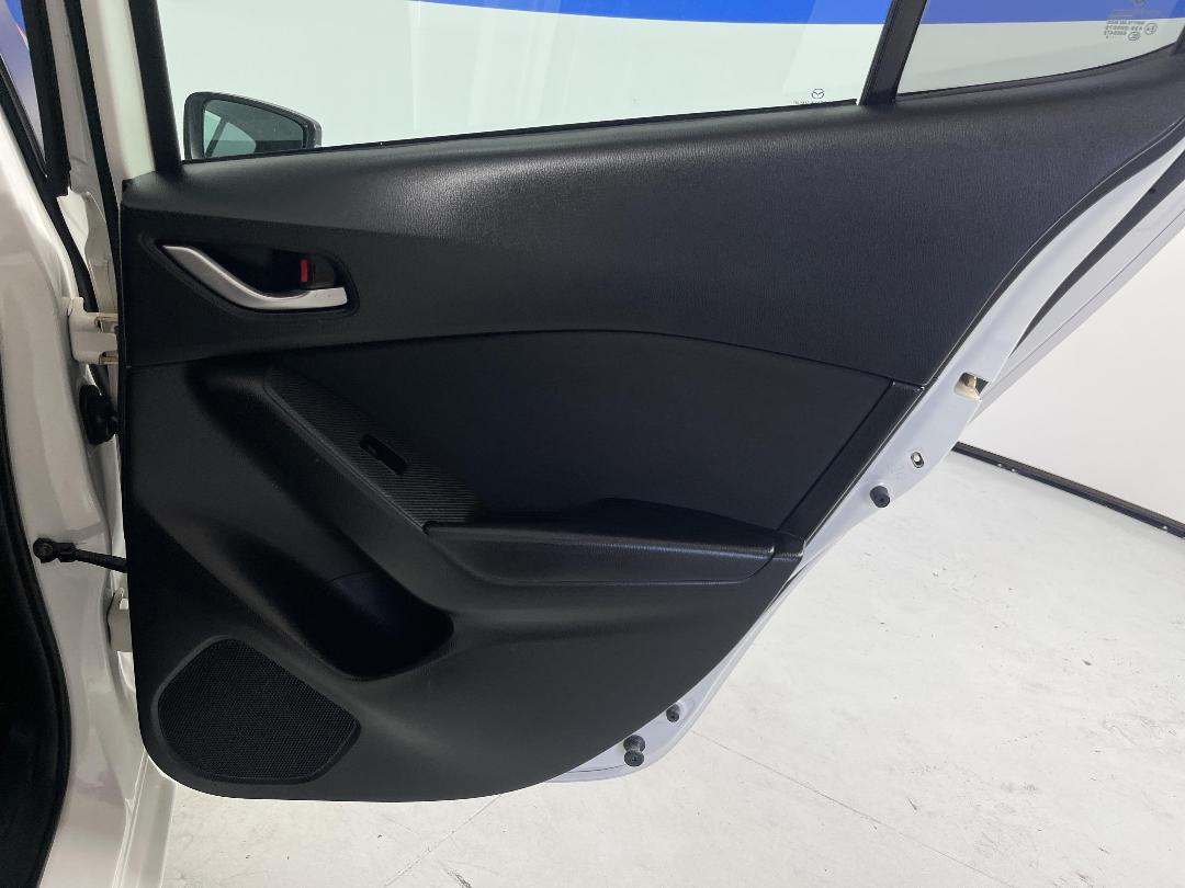 Photo '19' of Mazda 3