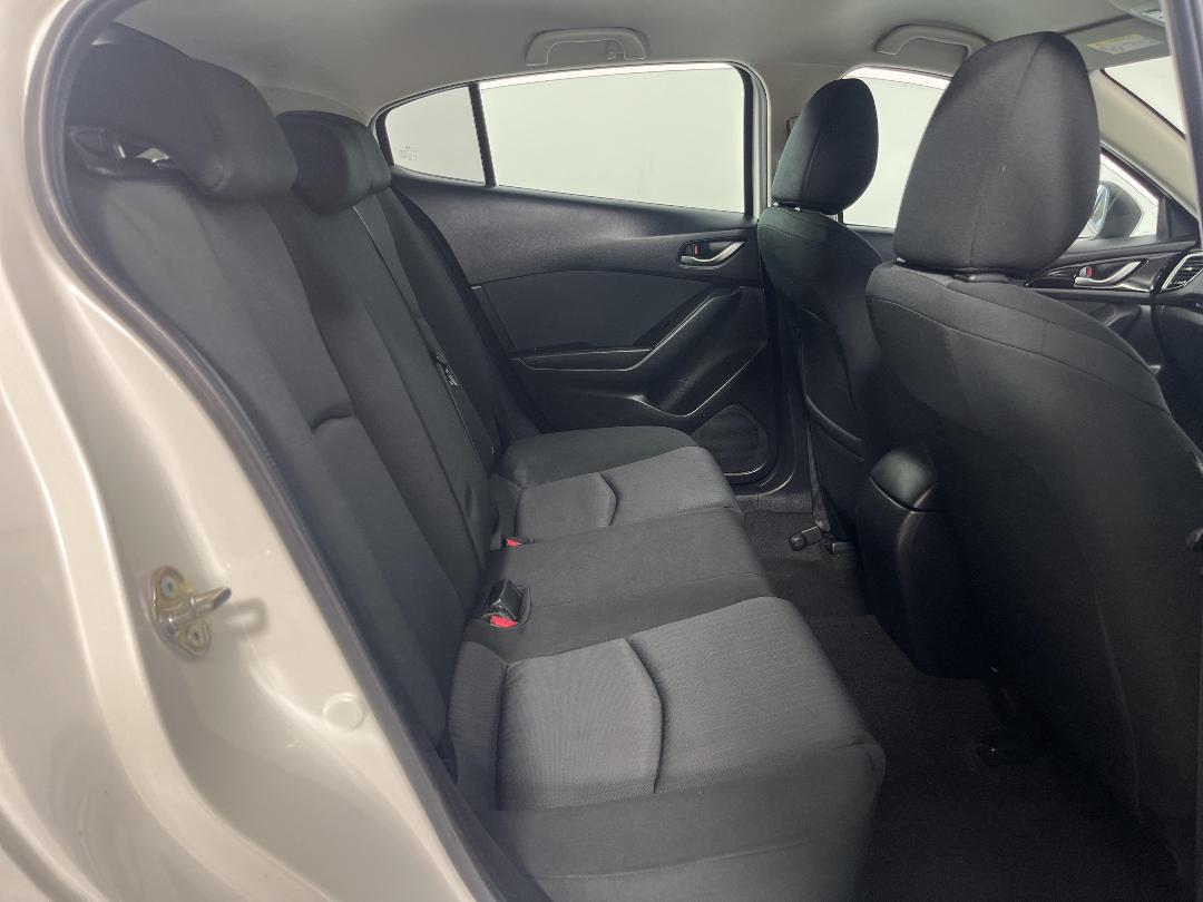 Photo '20' of Mazda 3