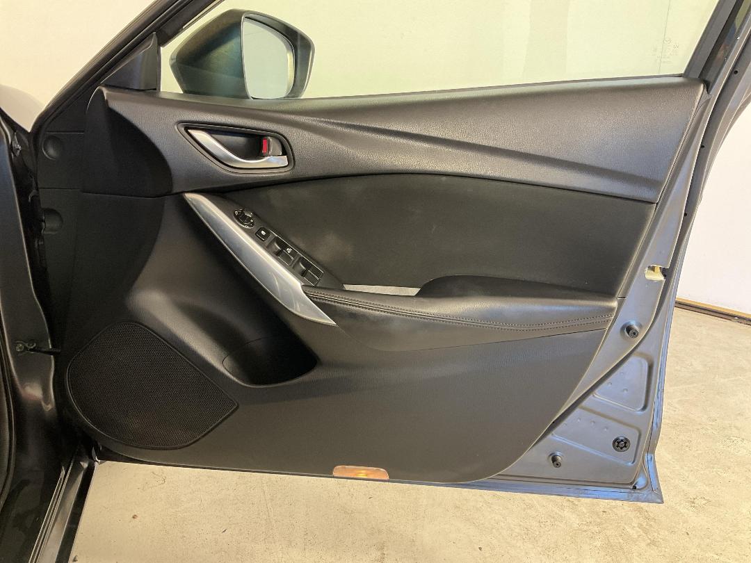 Photo '15' of Mazda Atenza