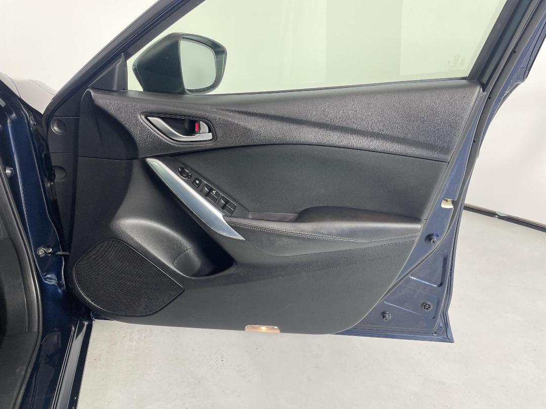 Photo '15' of Mazda Atenza