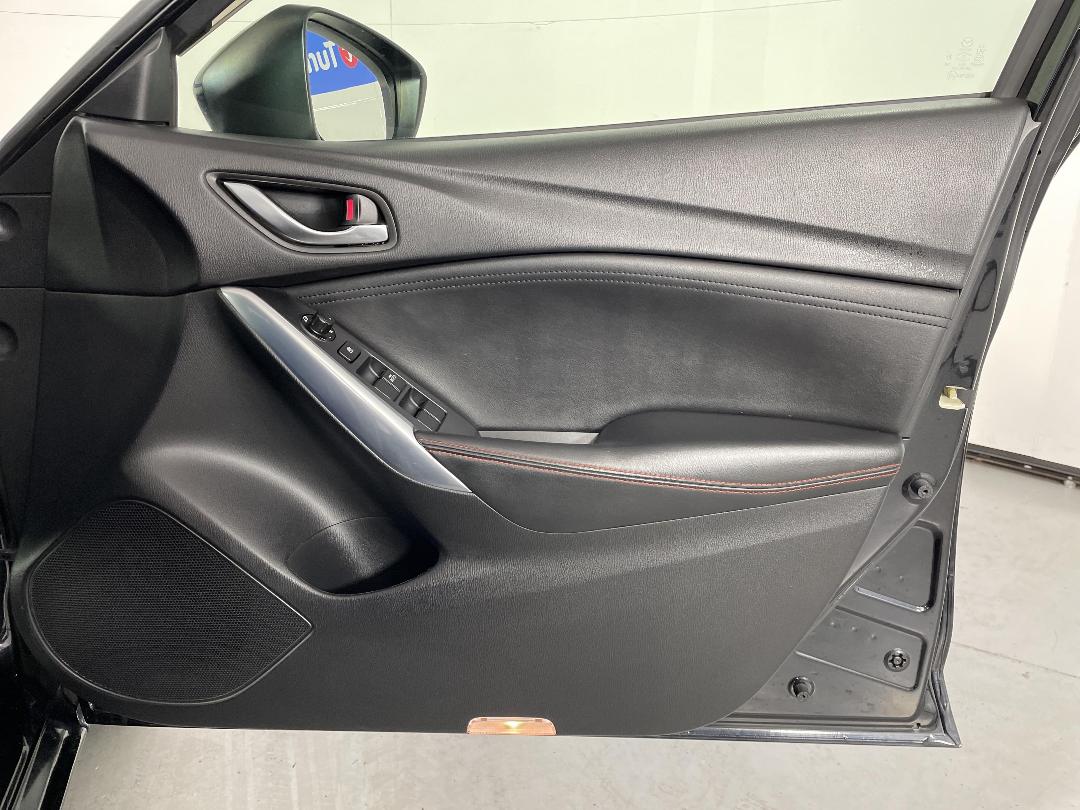 Photo '15' of Mazda Atenza