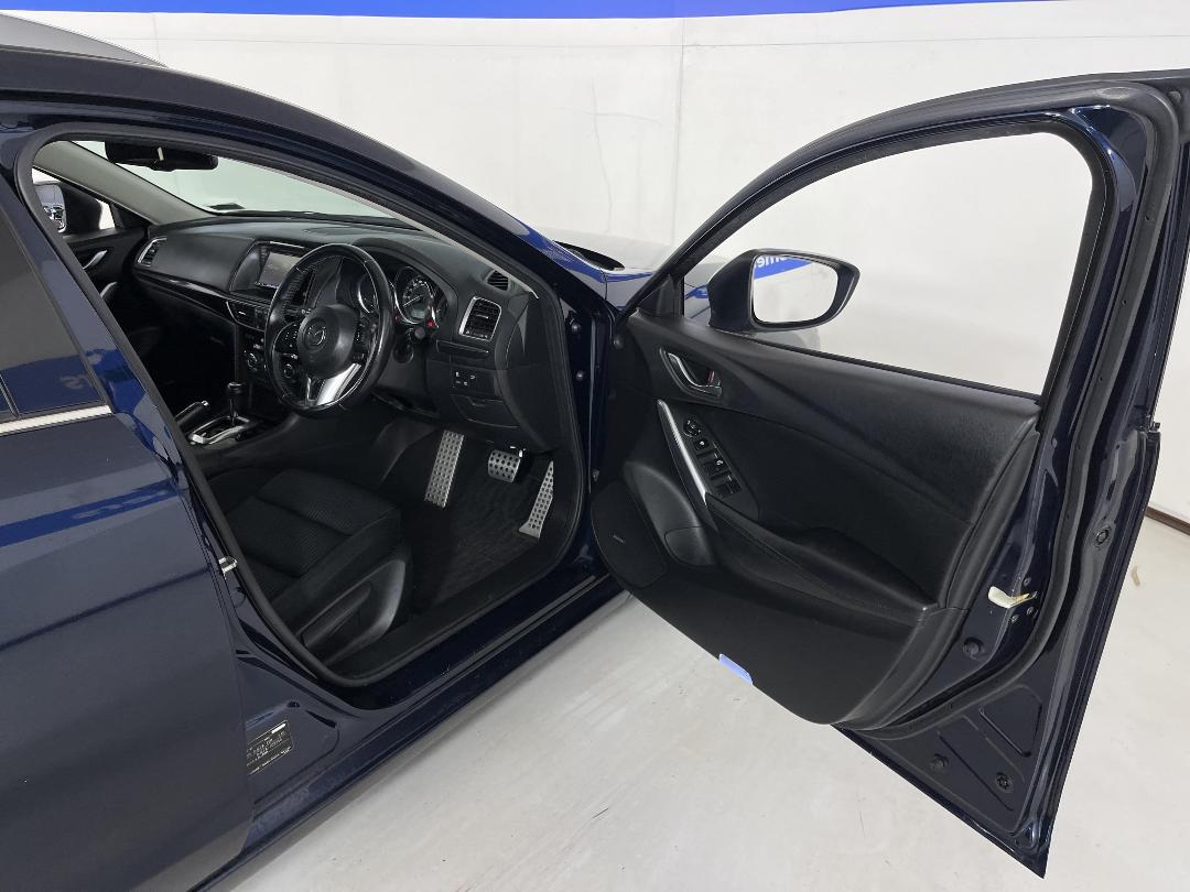 Photo '15' of Mazda Atenza