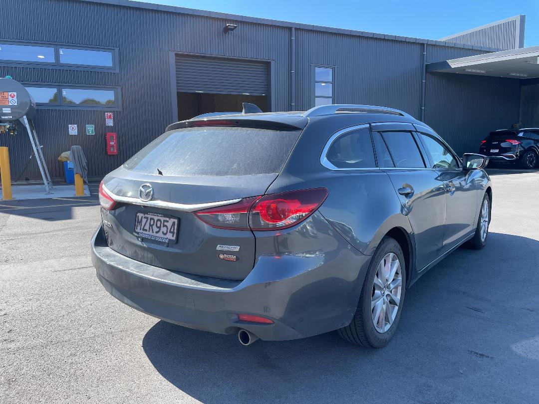 Photo '7' of Mazda Atenza