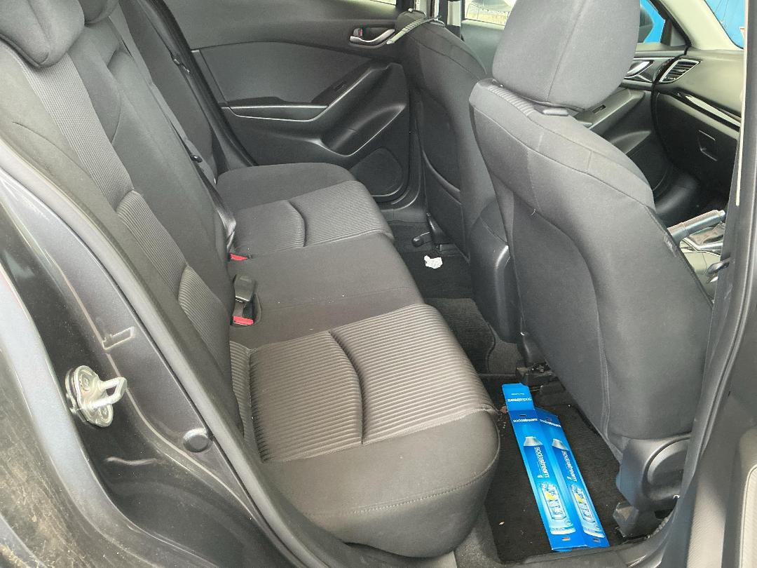 Photo '7' of Mazda Axela