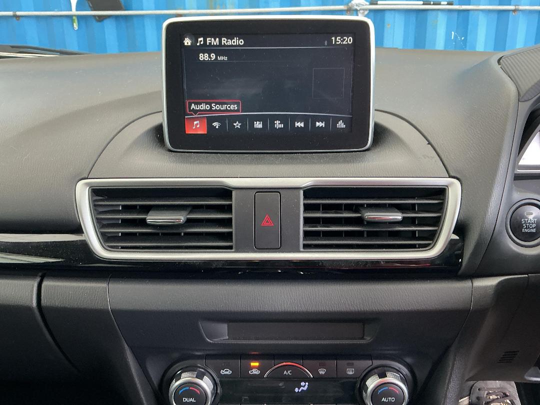 Photo '10' of Mazda Axela