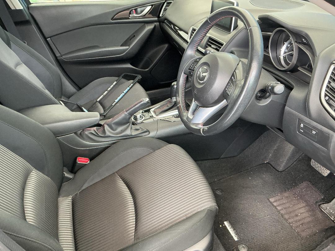 Photo '8' of Mazda Axela