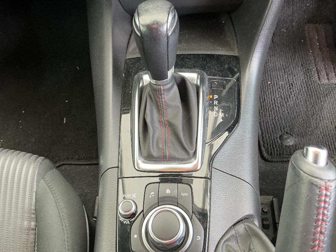 Photo '11' of Mazda Axela