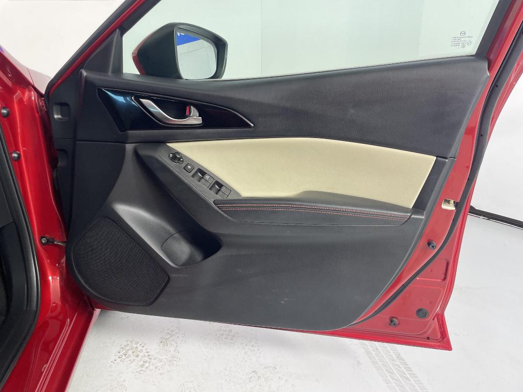 Photo '15' of Mazda Axela