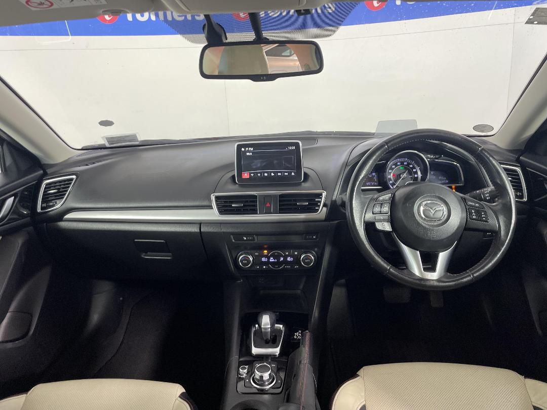 Photo '17' of Mazda Axela