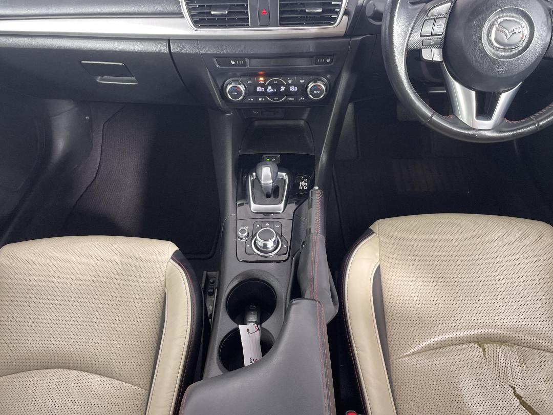 Photo '18' of Mazda Axela