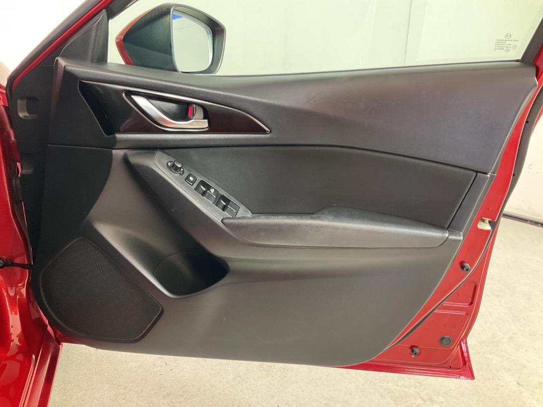 Photo '15' of Mazda Axela Photo '15' of Mazda Axela