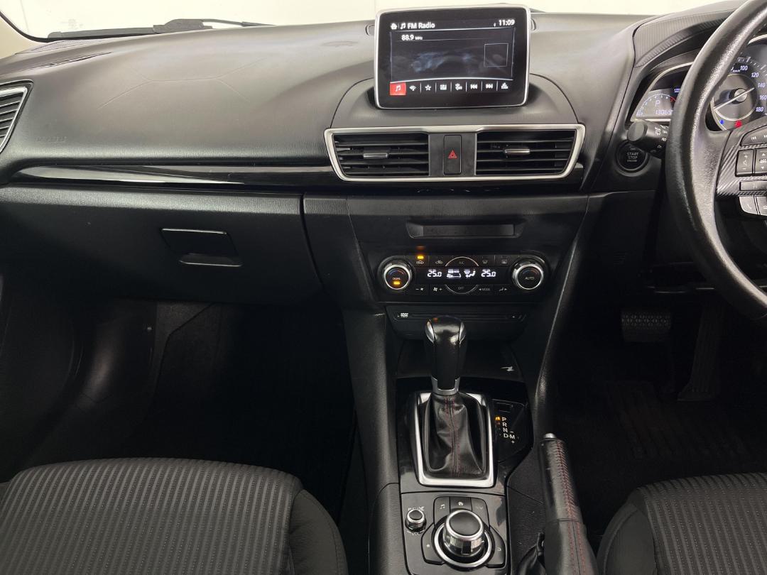 Photo '18' of Mazda Axela Photo '18' of Mazda Axela