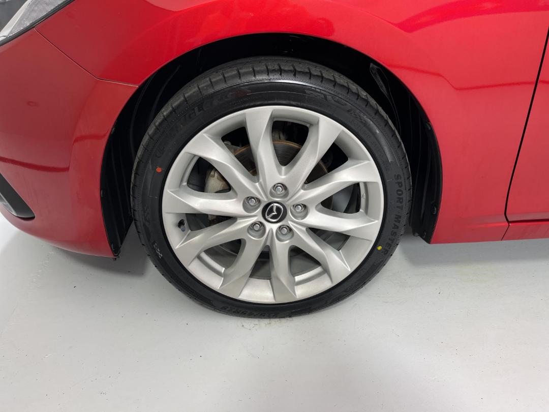 Photo '10' of Mazda Axela