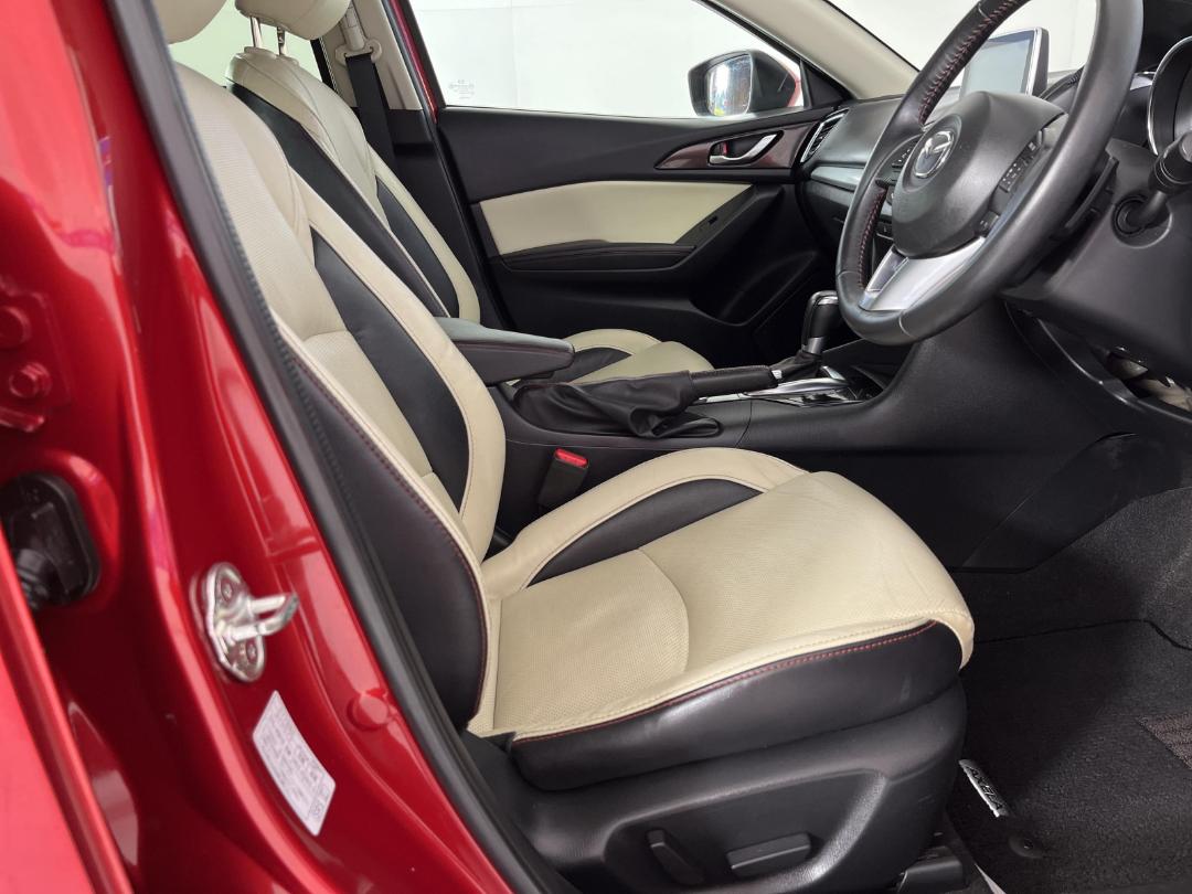 Photo '16' of Mazda Axela