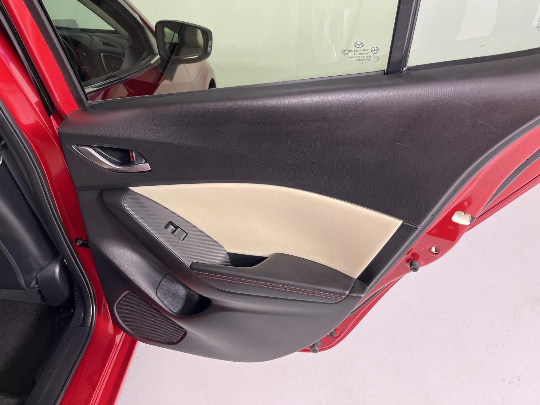 Photo '19' of Mazda Axela