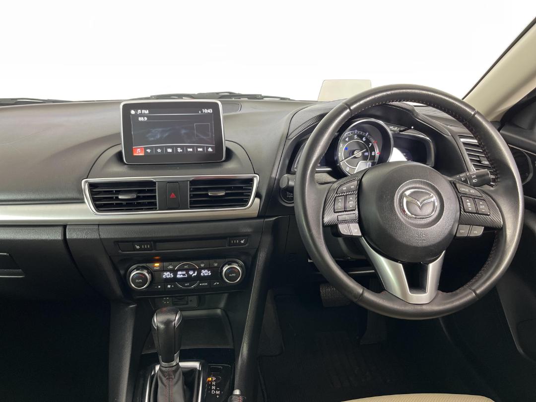 Photo '17' of Mazda Axela