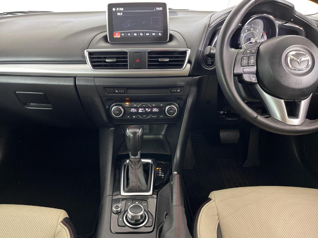 Photo '18' of Mazda Axela