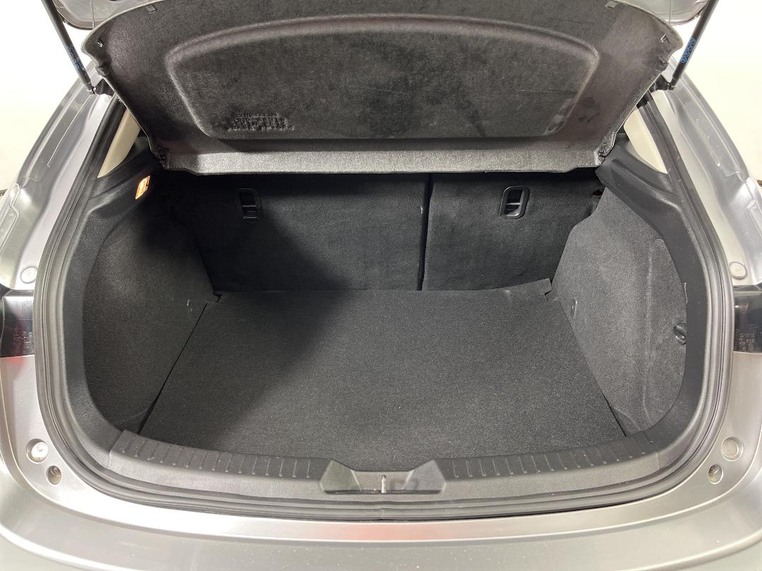 Photo '14' of Mazda Axela Photo '14' of Mazda Axela