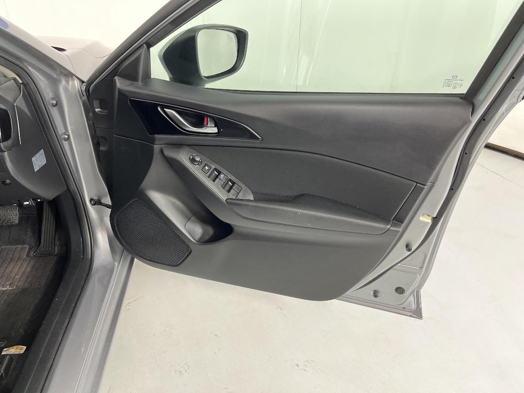 Photo '15' of Mazda Axela Photo '15' of Mazda Axela