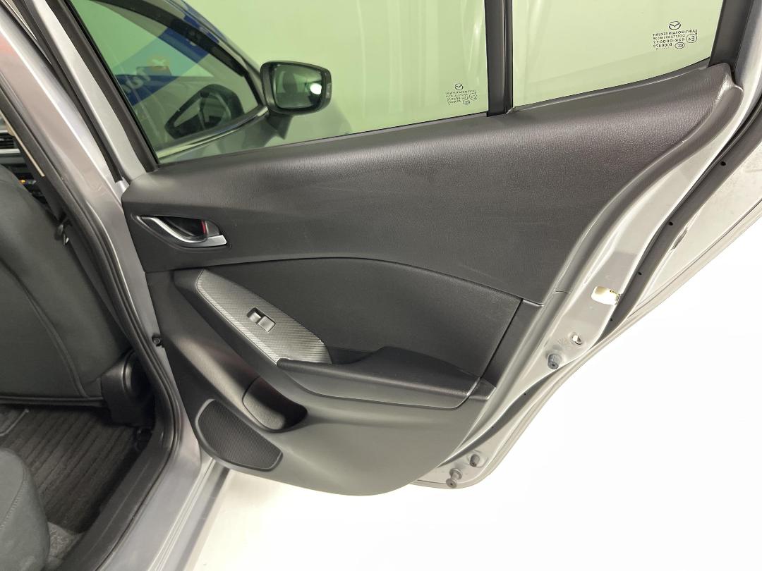 Photo '19' of Mazda Axela Photo '19' of Mazda Axela