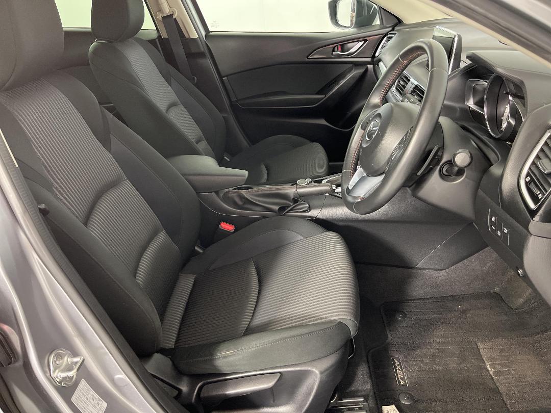 Photo '16' of Mazda Axela Photo '16' of Mazda Axela