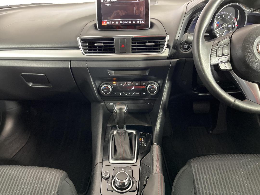 Photo '18' of Mazda Axela Photo '18' of Mazda Axela