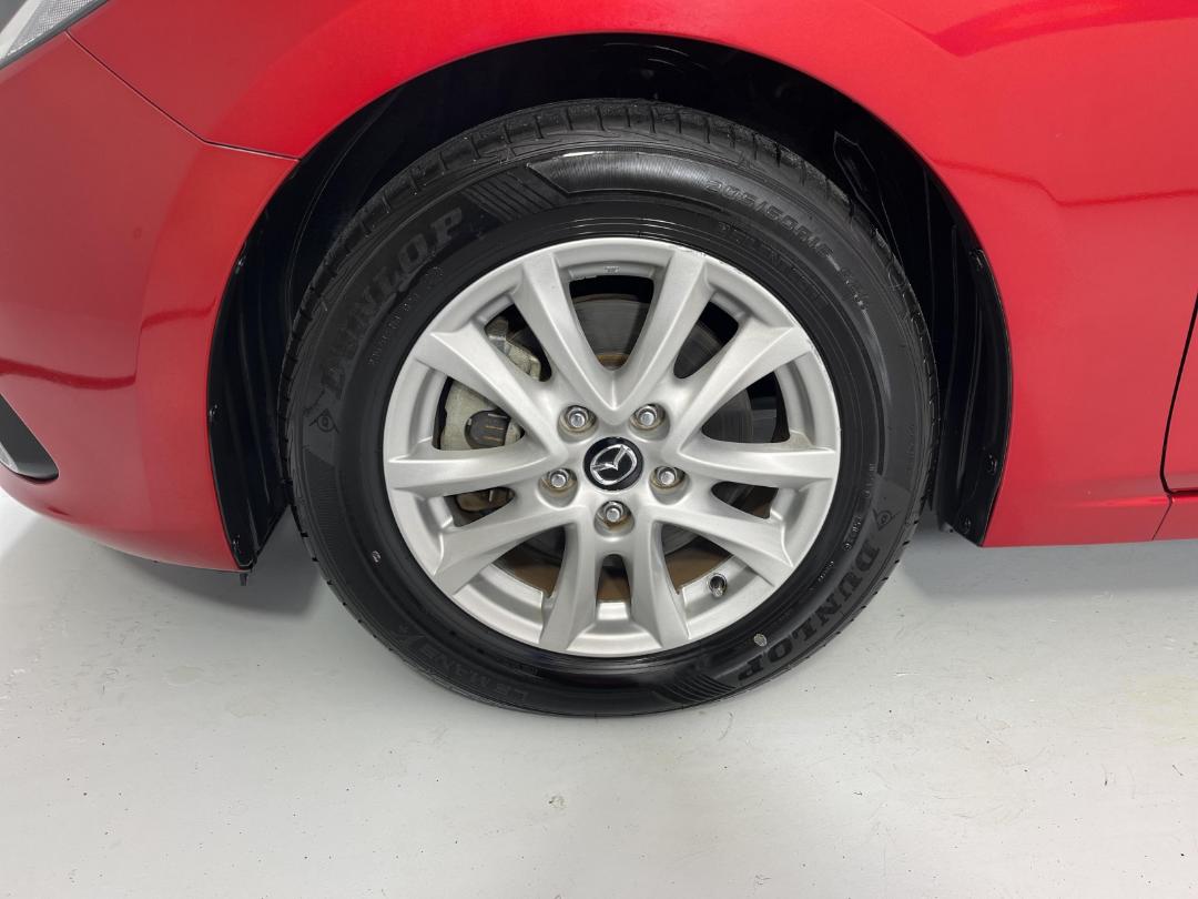 Photo '10' of Mazda Axela