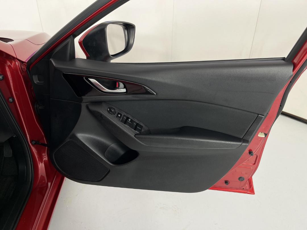 Photo '15' of Mazda Axela