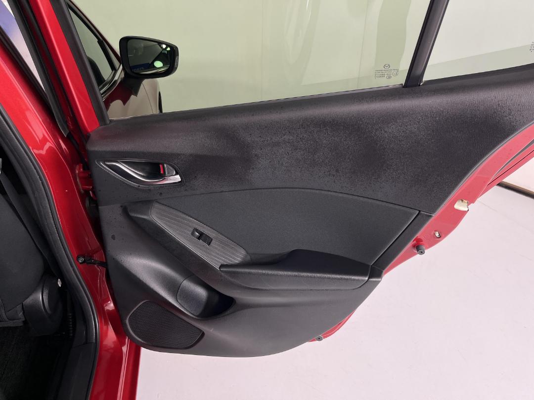 Photo '19' of Mazda Axela