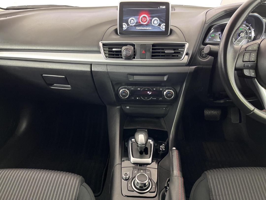 Photo '18' of Mazda Axela