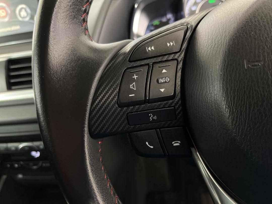 Photo '24' of Mazda Axela