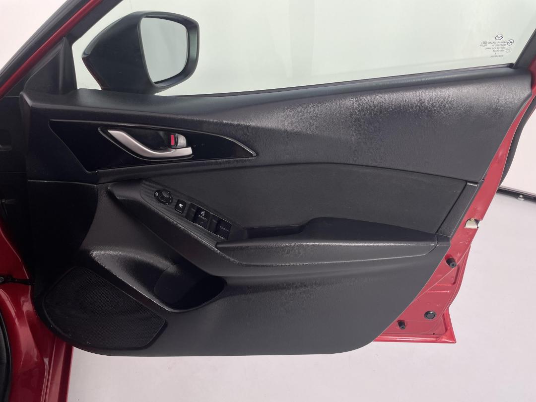 Photo '15' of Mazda Axela