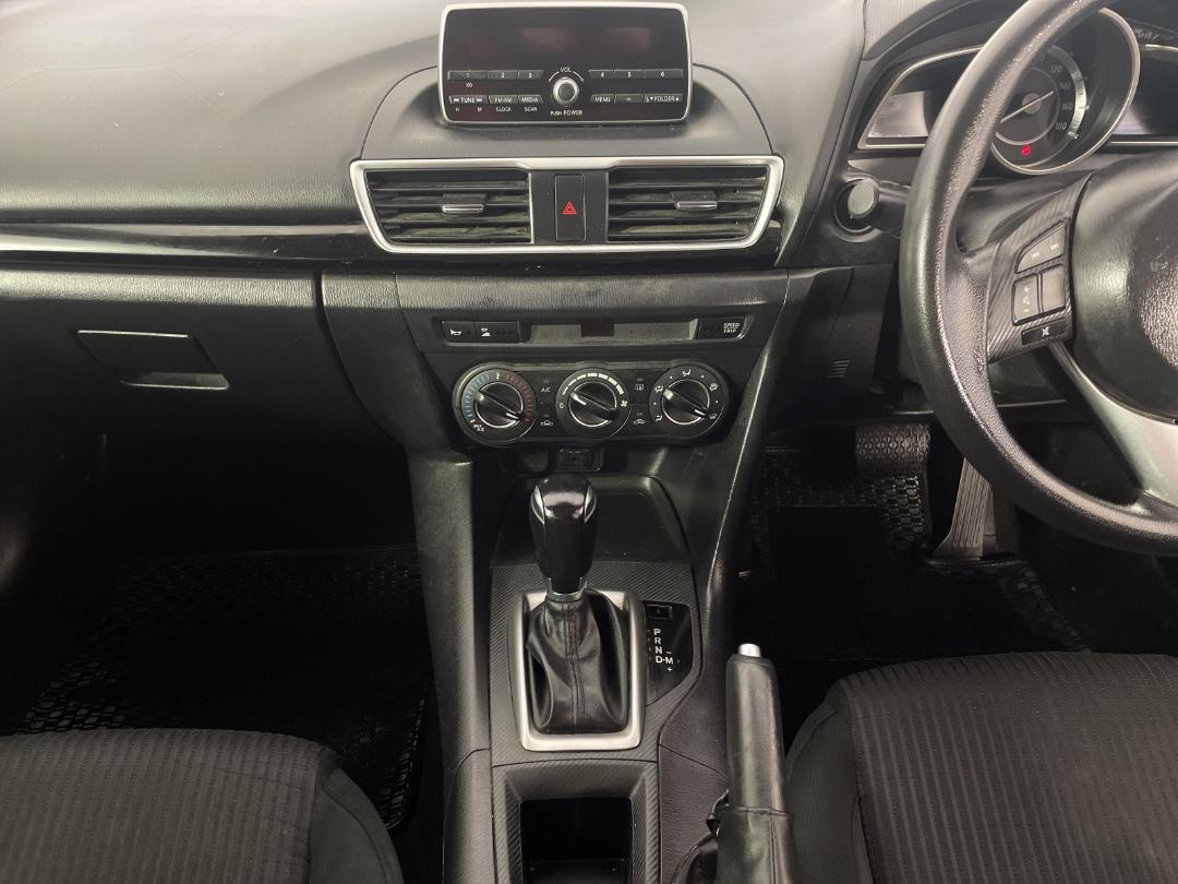 Photo '18' of Mazda Axela