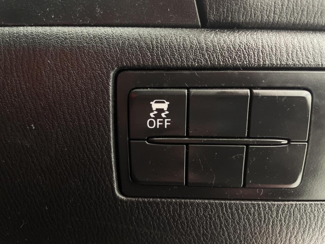 Photo '24' of Mazda Axela