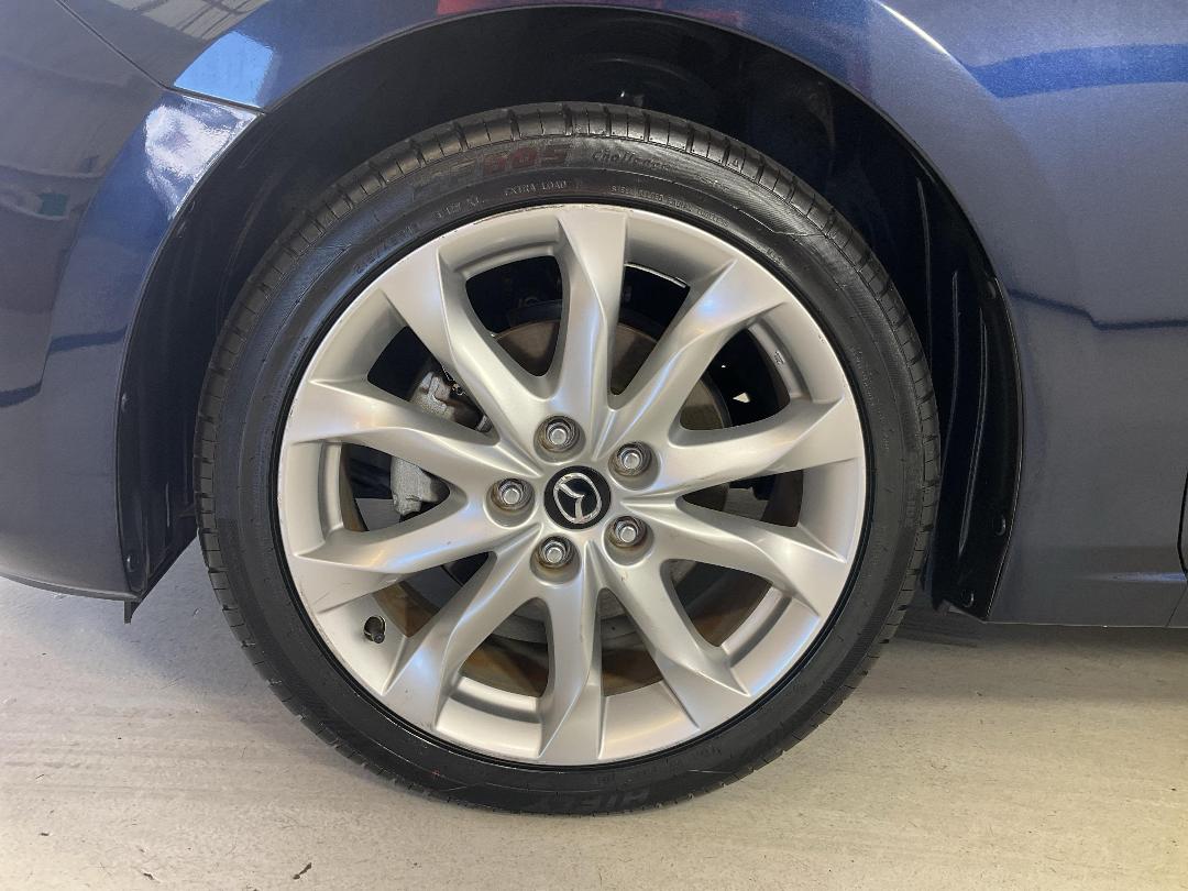 Photo '10' of Mazda Axela