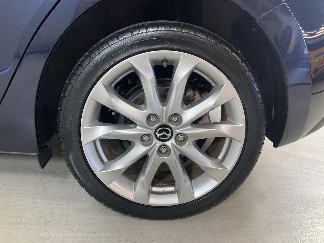 Photo '11' of Mazda Axela