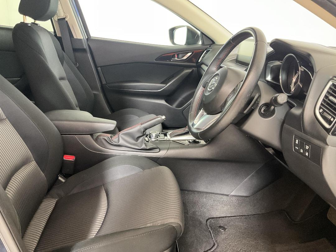 Photo '16' of Mazda Axela